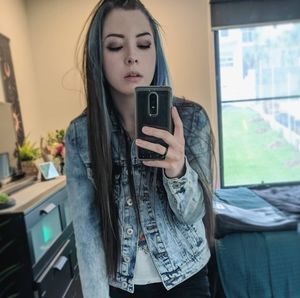 Meet your Posher, Hannah